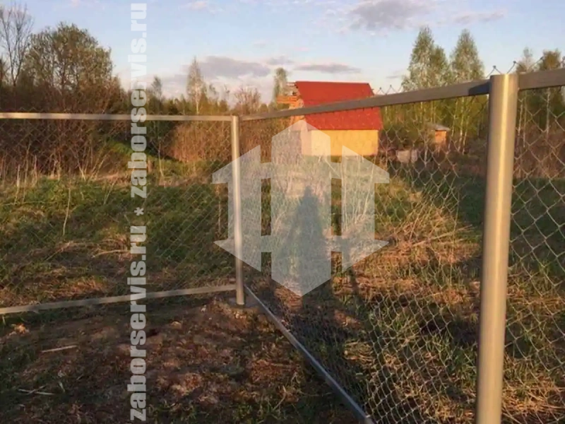 Забор из сетки рабицы секциями 82 метра