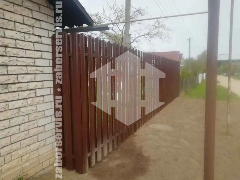 Заборы из металлического штакетника шахматка 94 метров