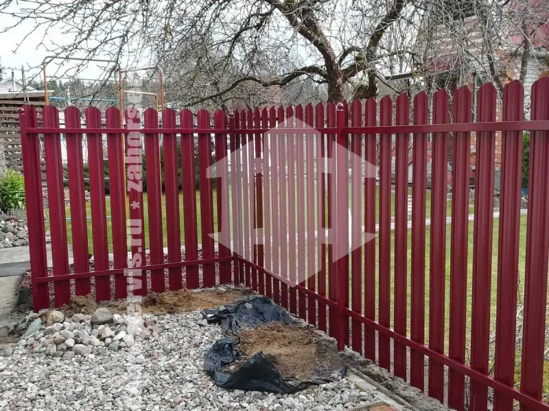 Забор из евроштакетника с бетонированием столбов 68 метров