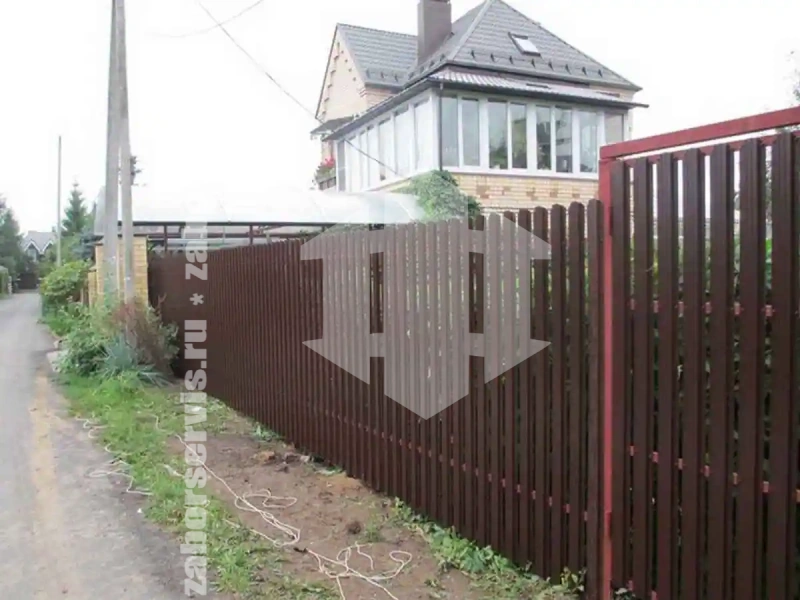 Забор из металлического штакетника 97 метров