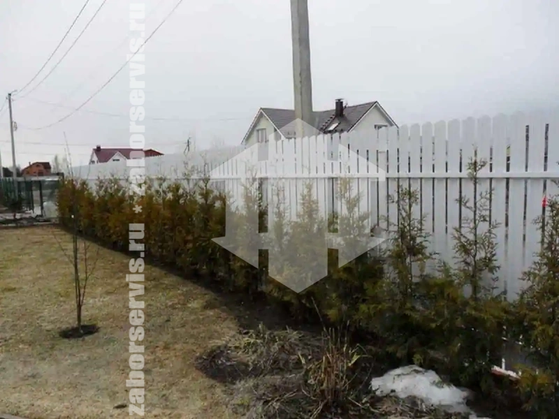 Забор из металлического штакетника с воротами 76 метров