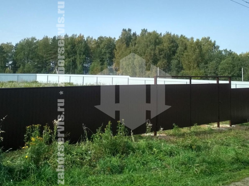 Забор из профнастила с утрамбовкой щебнем 46 метров