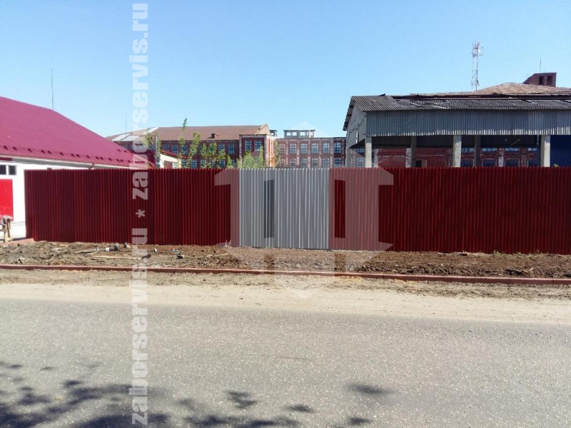 Забор из профнастила с забивными столбами 22 метра