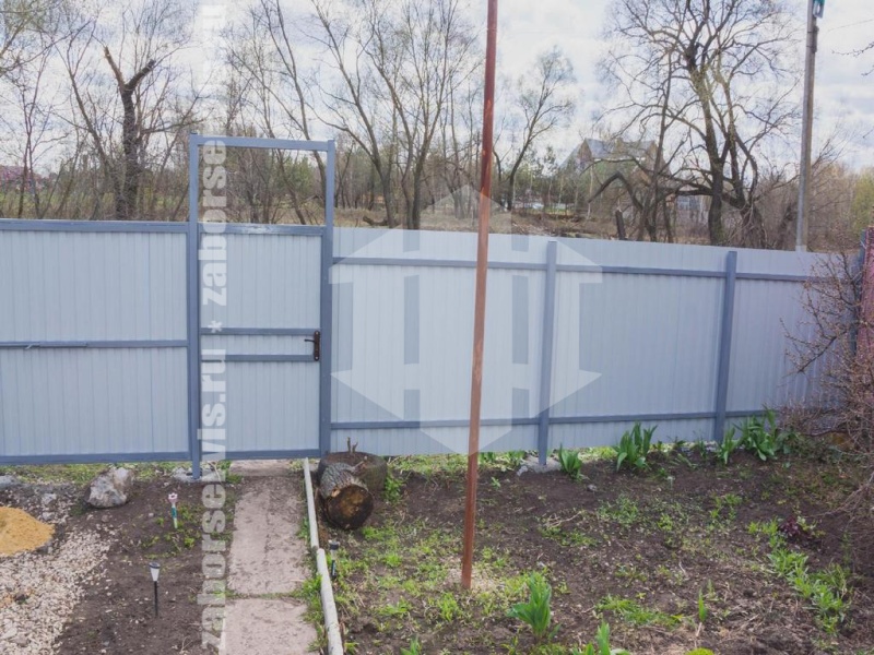 Забор из профнастила с бетонированием столбов синий 24 метра