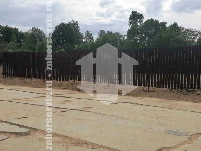 Забор из металлического штакетника коричневый 38 метров