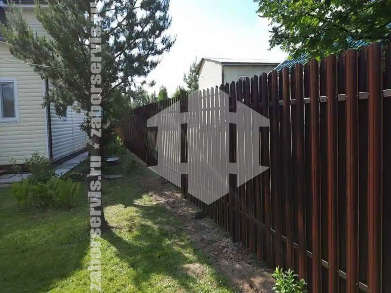Заборы из металлического штакетника шахматка 38 метров