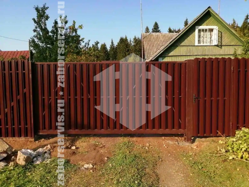 Заборы из металлического штакетника шахматка 45 метров