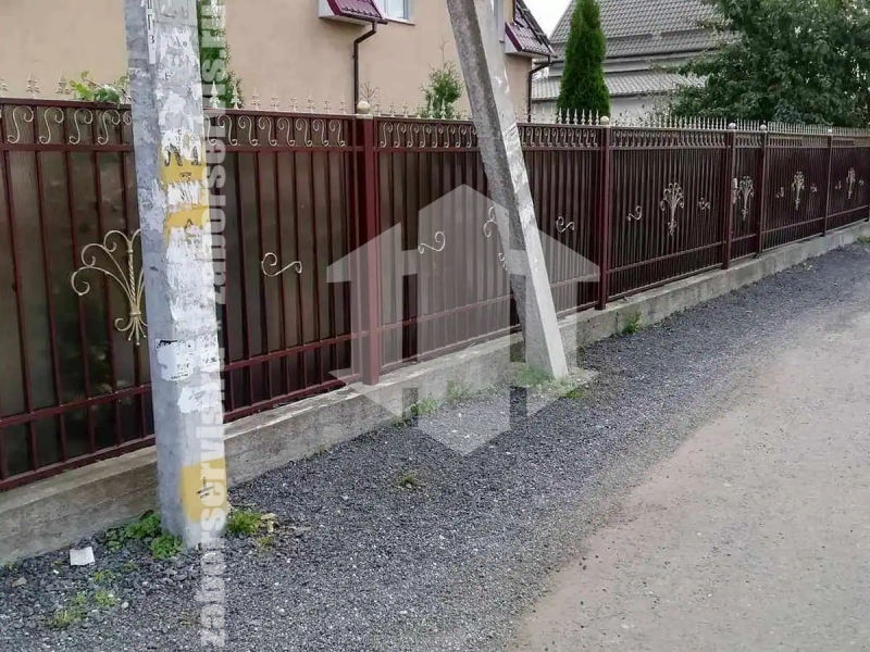Кованый забор с поликарбонатом 90 метров