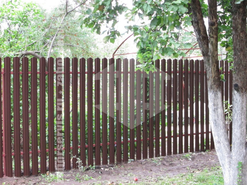 Забор из евроштакетника с забивными столбами 86 метров