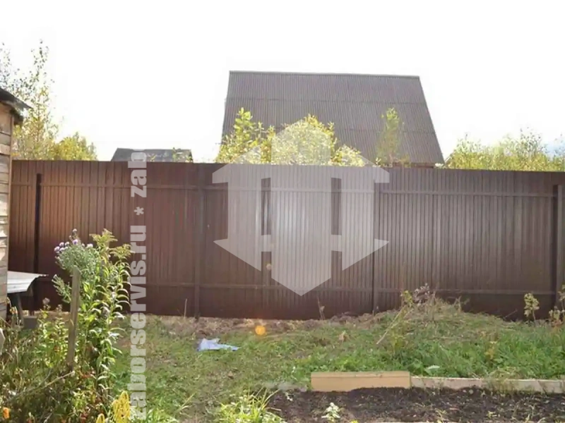 Забор из профнастила 83 метра коричневый