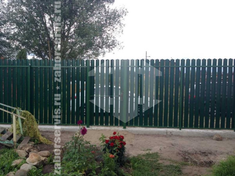 Забор из металлического штакетника на фундаменте 55 метров