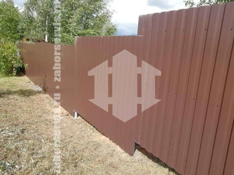 Забор из профнастила с воротам 83 метра