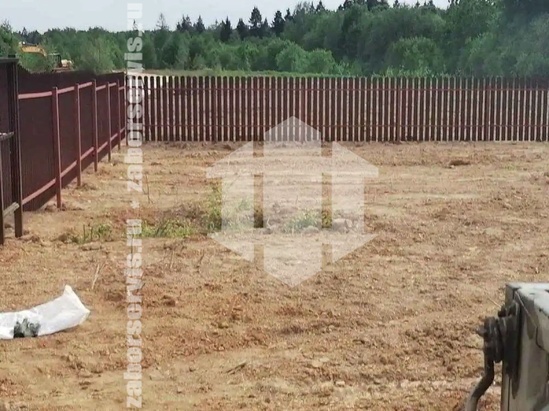 Забор из металлического штакетника коричневый 38 метров