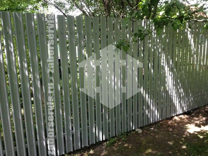 Забор из металлического штакетника оцинкованный 55 метров