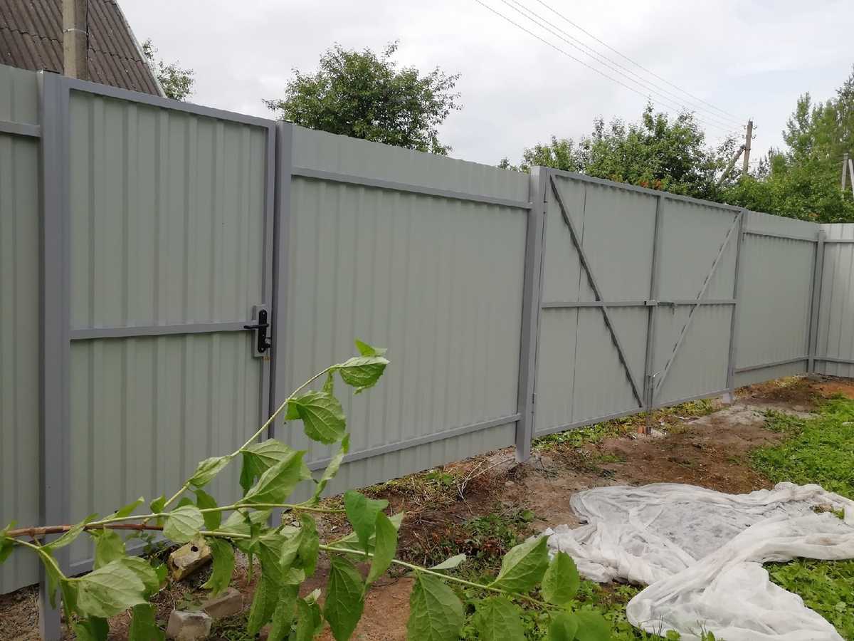 Забор из профнастила с бетонированием столбов 160 метров