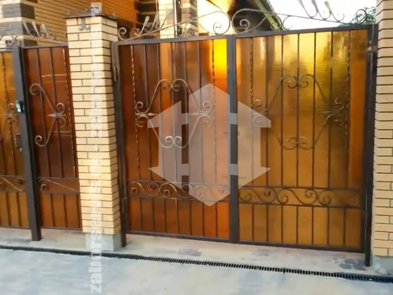 Кованый забор с поликарбонатом 60 метров