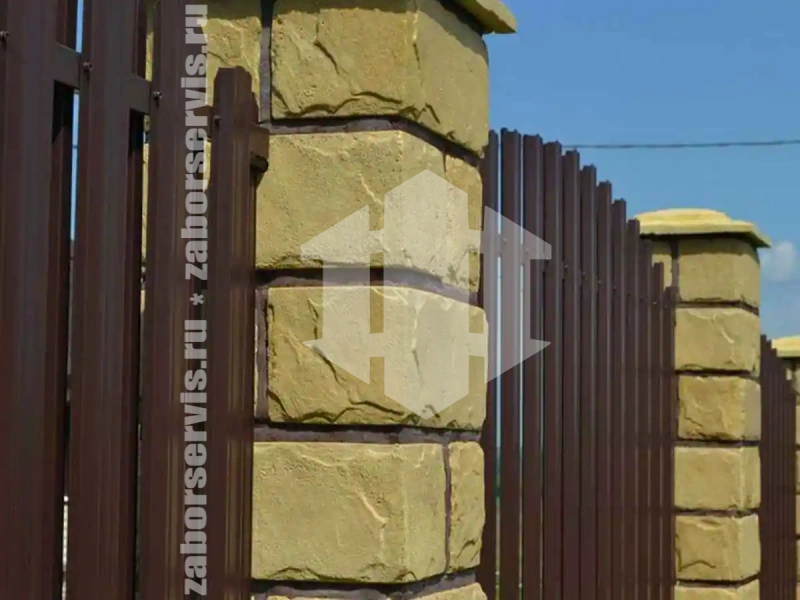 Забор из металлического штакетника с воротами 73 метра