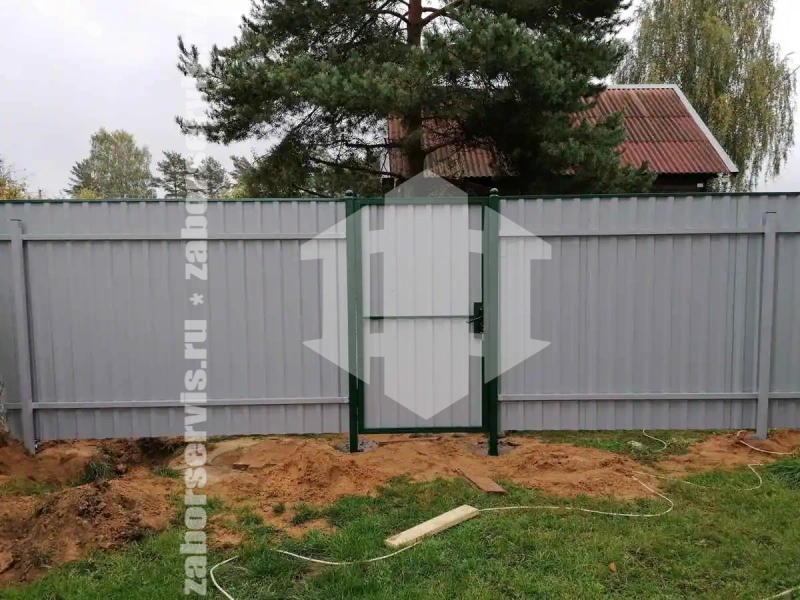 Забор из профнастила с воротам 45 метров