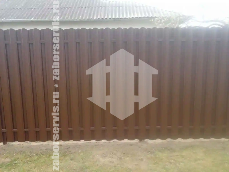 Заборы из металлического штакетника шахматка 94 метров