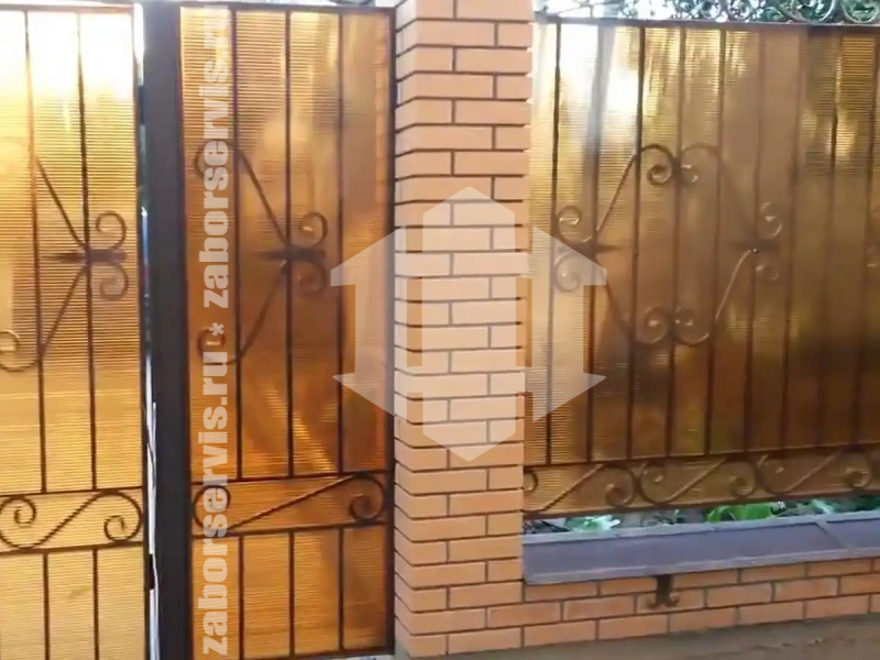 Кованый забор с поликарбонатом 60 метров