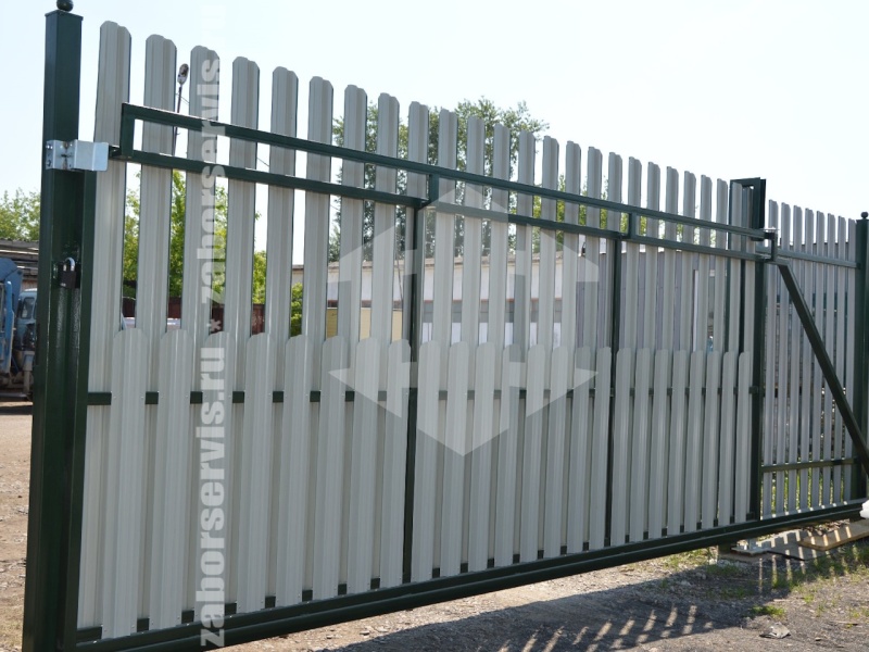 Ворота откатные из штакетника зеленые