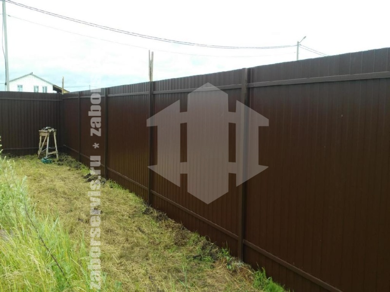 Забор из профнастила с бетонированием столбов 156 метров