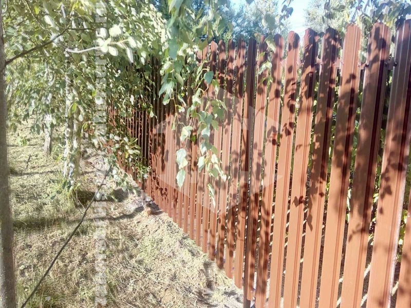 Забор из металлического штакетника 70 метров