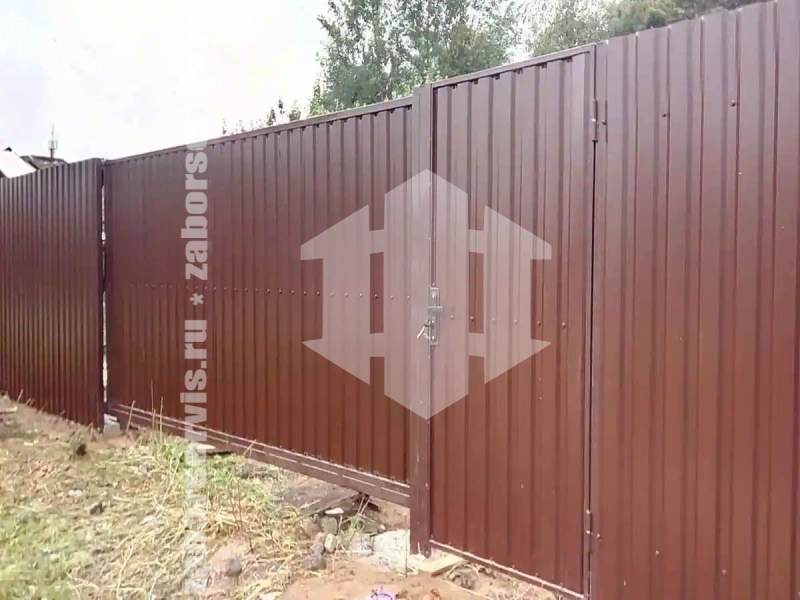 Забор из профнастила коричневый 70 метров