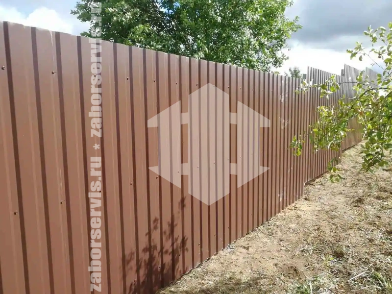 Забор из профнастила с воротам 83 метра